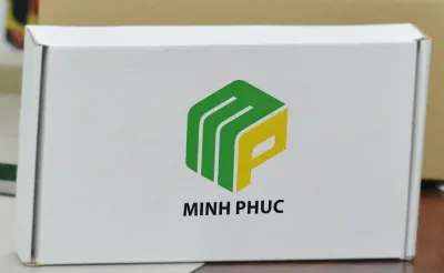 Mẫu MP-042: Hộp carton nắp gài nền trắng in logo 2 màu — in 1–2 màu, Minh Phúc sản xuất