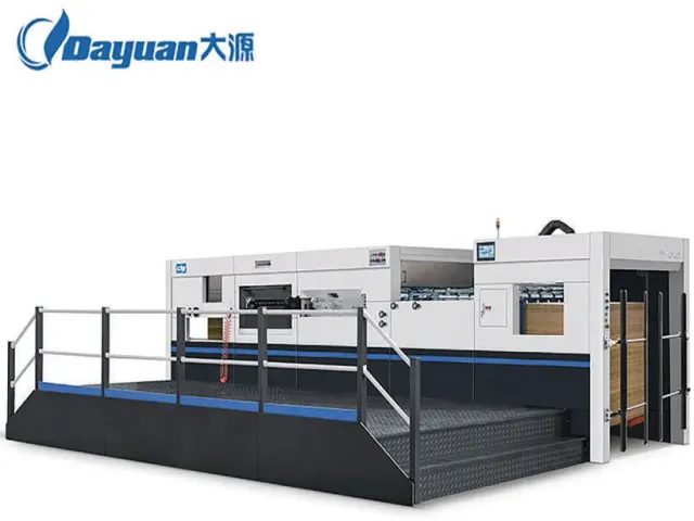 Máy bế tự động tại nhà máy Minh Phúc