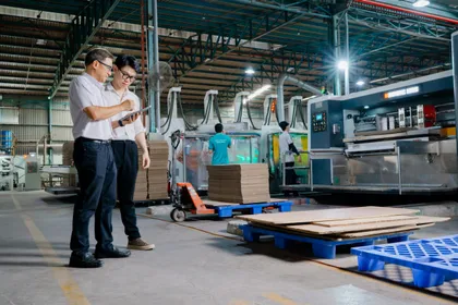 Khu vực sản xuất thùng carton tại trụ sở Minh Phúc