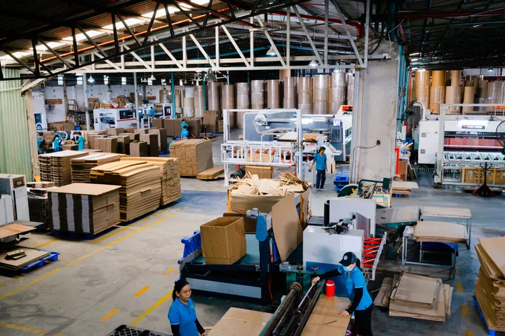 Corrugated carton production at the Minh Phúc plant in Vietnam