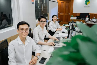 Đội ngũ kinh doanh của Minh Phúc tại văn phòng