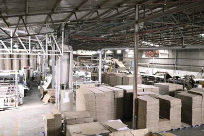 Corrugator line producing carton board at Minh Phúc