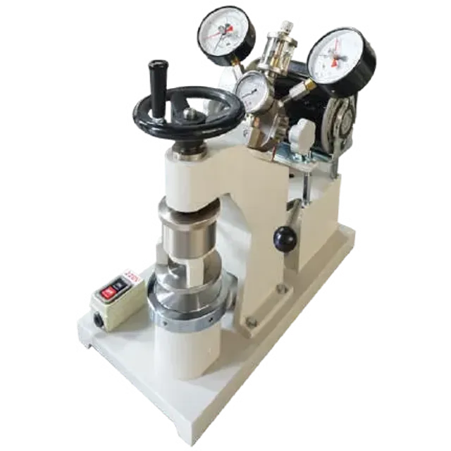 Máy kiểm tra độ bục (nổ) của giấy tại phòng QC Minh Phúc